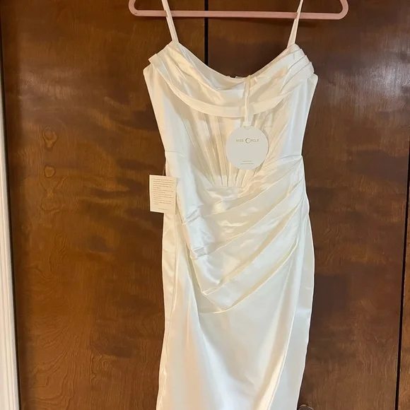 Miss Circle Uliana Satin White Dress Size Small NWT Perfect for Graduation - Picture 6 of 6